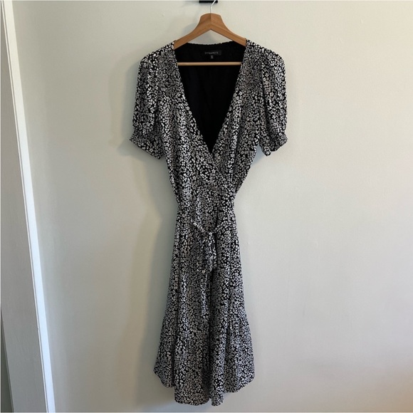 Floral wrap dress - Picture 4 of 9